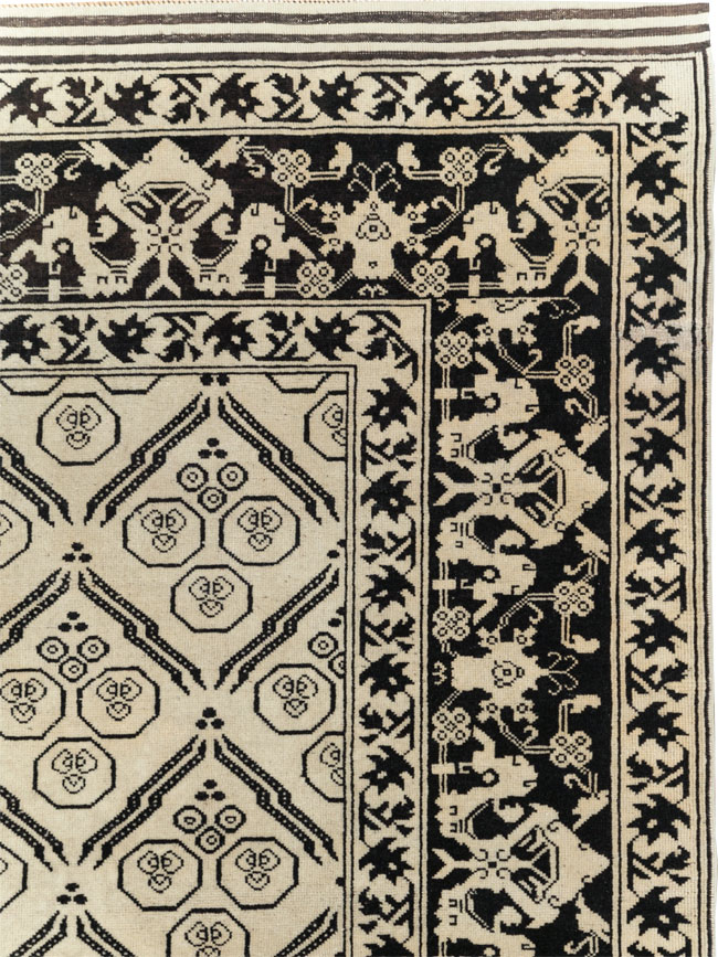 Vintage Turkish Anatolian Accent Rug, No.31028 - Galerie Shabab