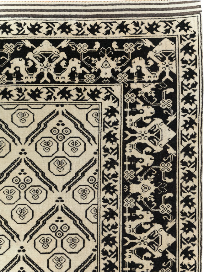 Vintage Turkish Anatolian Accent Rug, No.31028 - Galerie Shabab