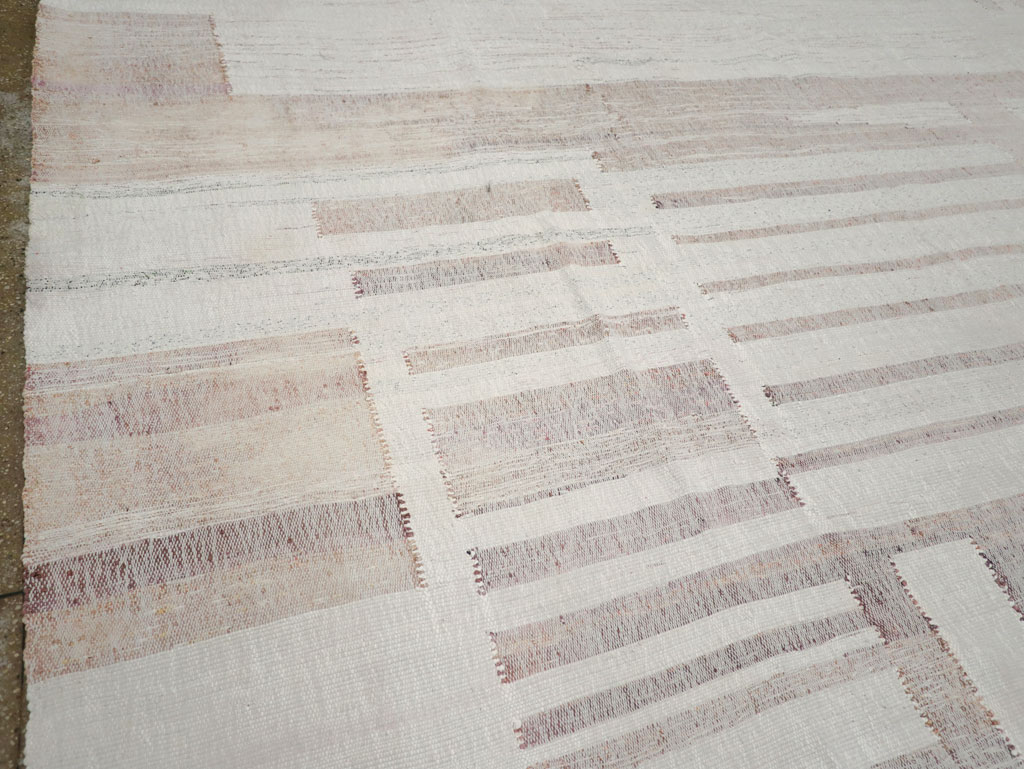 Vintage Turkish Flatweave Kilim Large Room Size Carpet, No.31032 - Galerie Shabab