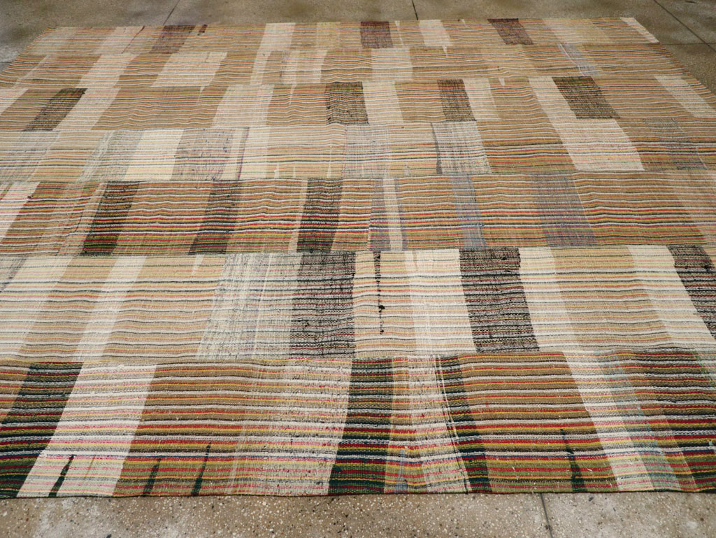 Vintage Turkish Flatweave Kilim Room Size Carpet, No.31044 - Galerie Shabab