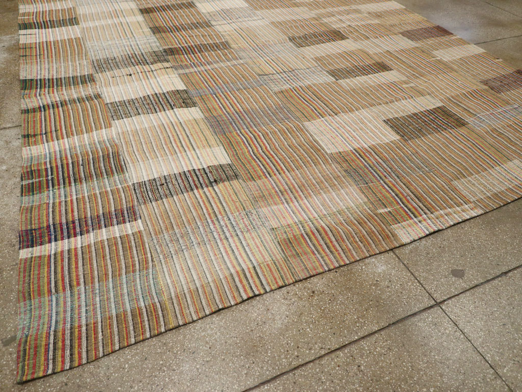 Vintage Turkish Flatweave Kilim Room Size Carpet, No.31044 - Galerie Shabab