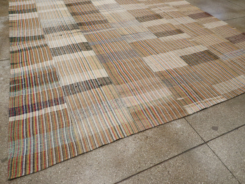 Vintage Turkish Flatweave Kilim Room Size Carpet, No.31044 - Galerie Shabab