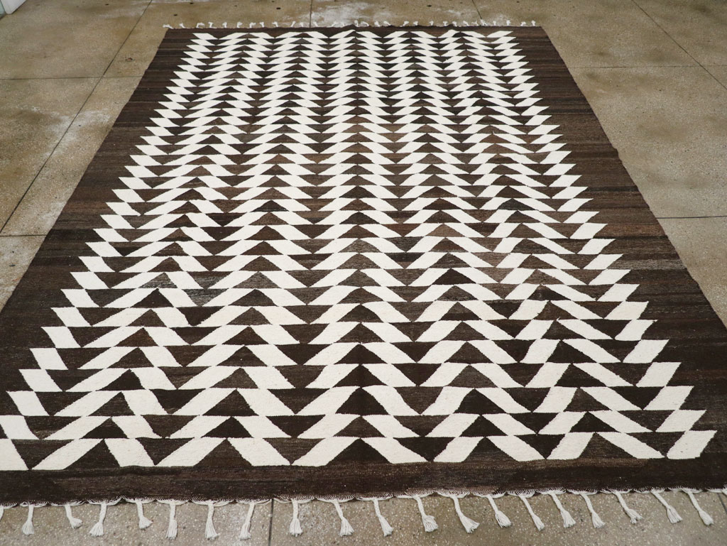 Contemporary Turkish Flatweave Kilim Room Size Carpet, No.31045 - Galerie Shabab