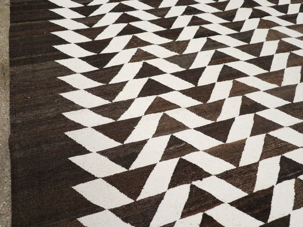 Contemporary Turkish Flatweave Kilim Room Size Carpet, No.31045 - Galerie Shabab