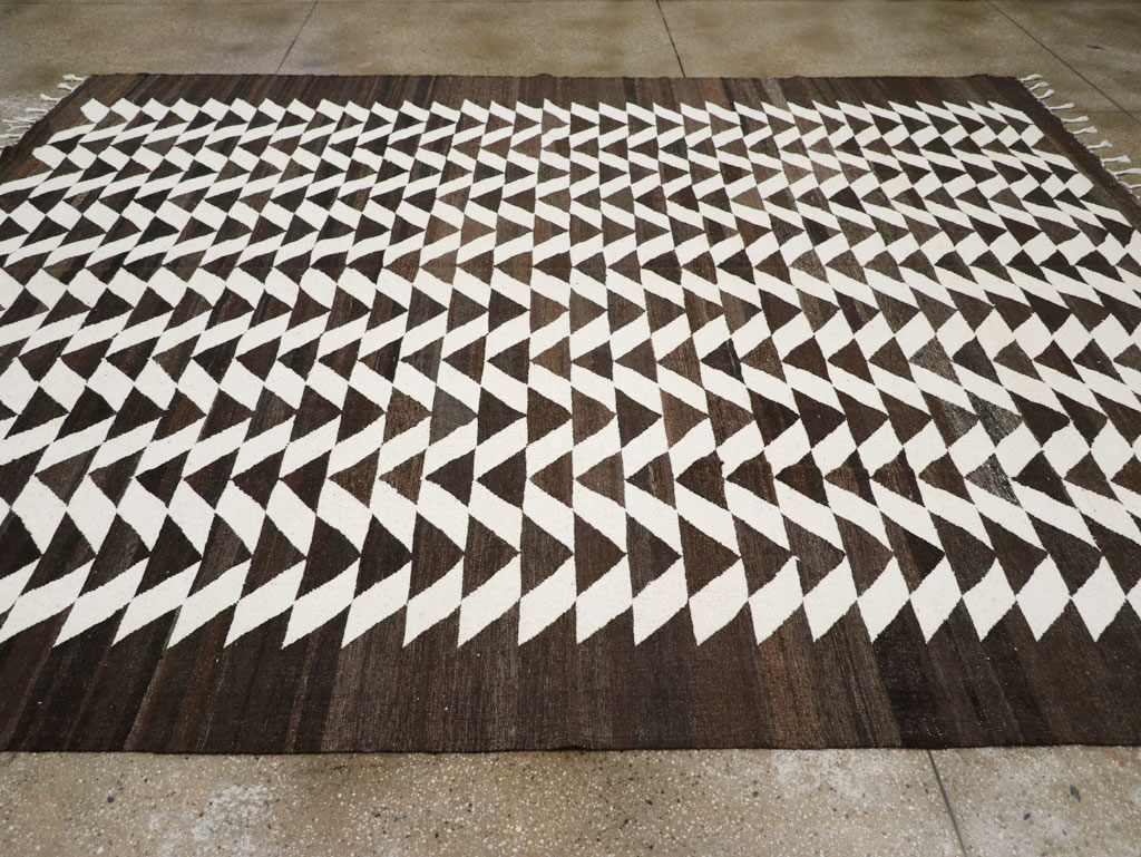 Contemporary Turkish Flatweave Kilim Room Size Carpet, No.31045 - Galerie Shabab