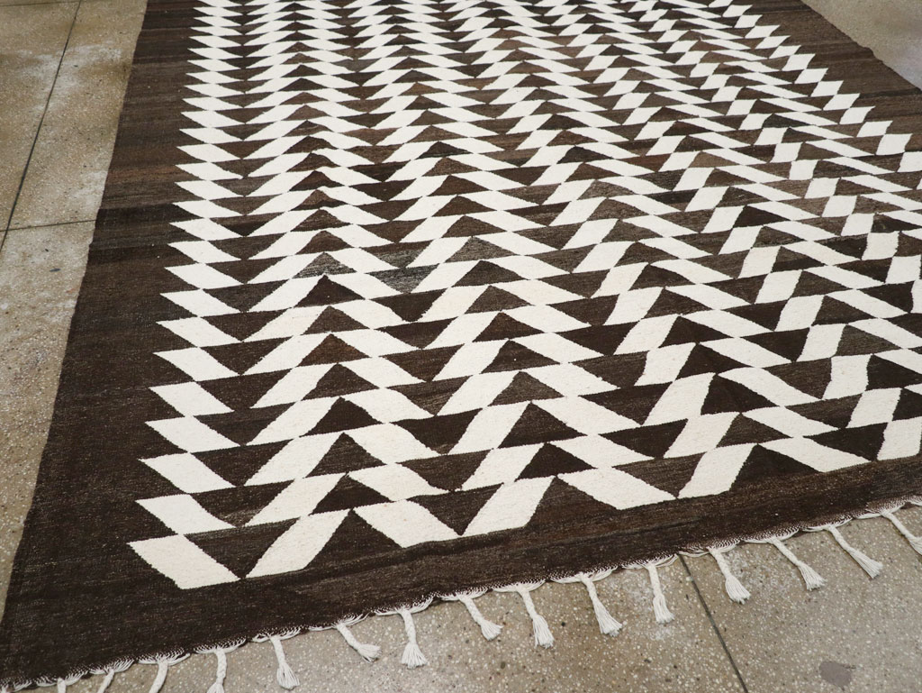 Contemporary Turkish Flatweave Kilim Room Size Carpet, No.31045 - Galerie Shabab