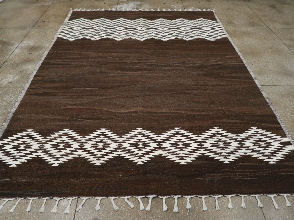 Contemporary Turkish Flatweave Kilim Room Size Carpet, No.31046 - Galerie Shabab