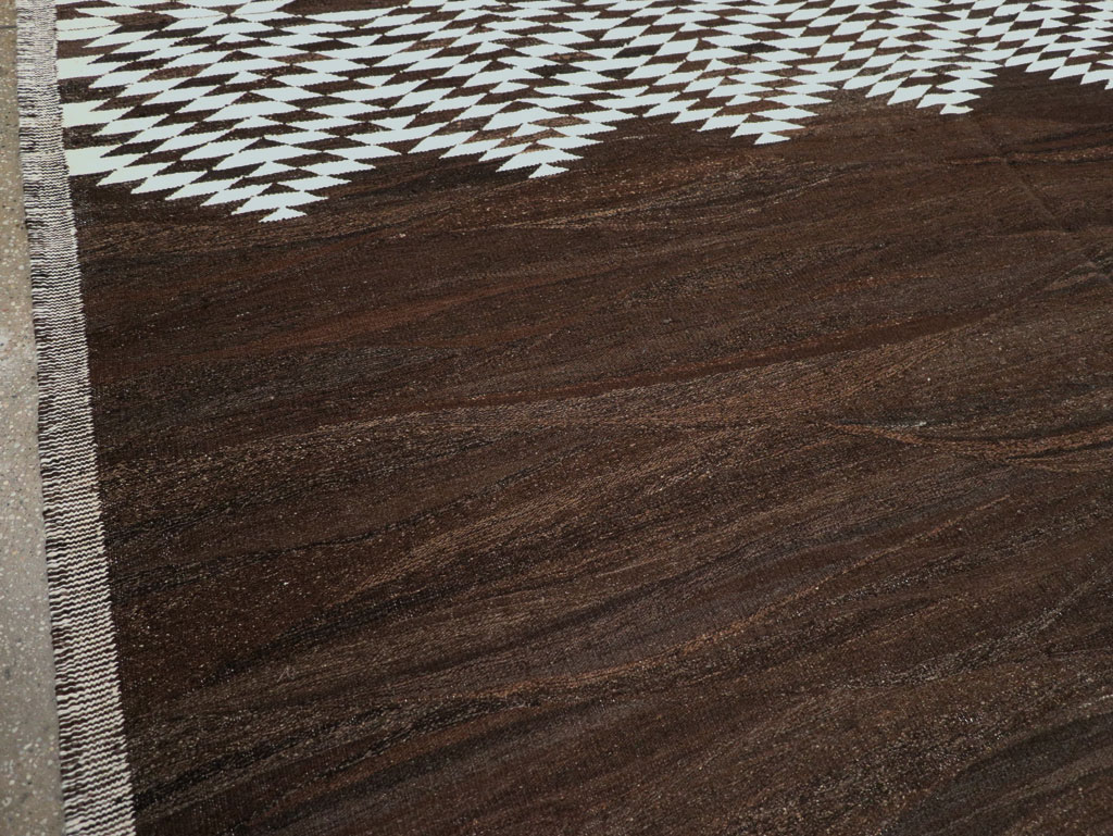 Contemporary Turkish Flatweave Kilim Room Size Carpet, No.31046 - Galerie Shabab