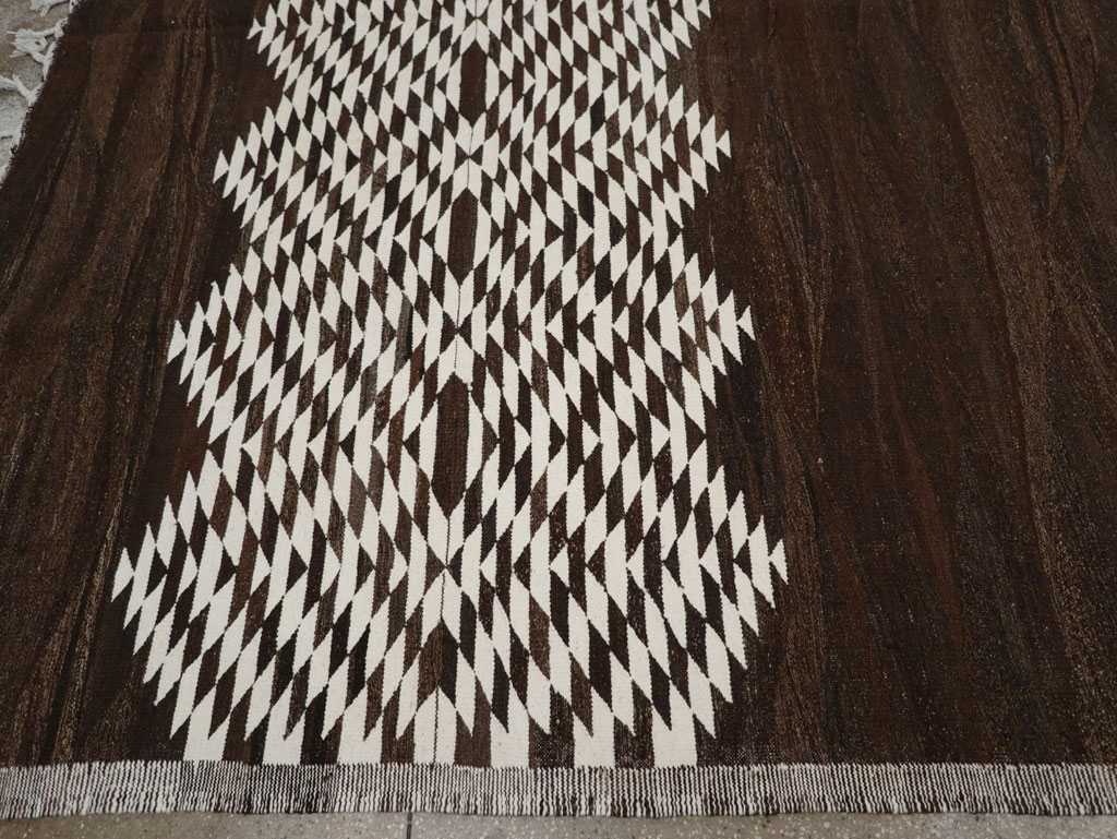 Contemporary Turkish Flatweave Kilim Room Size Carpet, No.31046 - Galerie Shabab