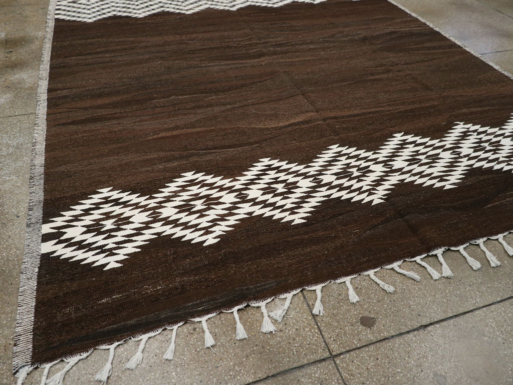 Contemporary Turkish Flatweave Kilim Room Size Carpet, No.31046 - Galerie Shabab