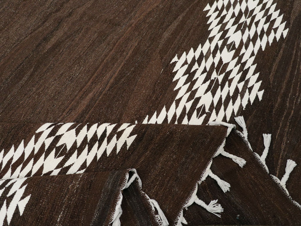 Contemporary Turkish Flatweave Kilim Room Size Carpet, No.31046 - Galerie Shabab