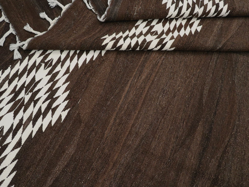 Contemporary Turkish Flatweave Kilim Room Size Carpet, No.31046 - Galerie Shabab