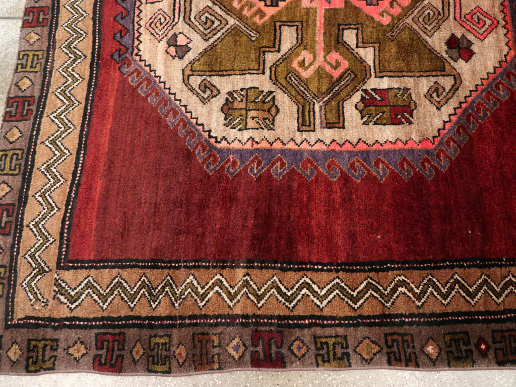 Vintage Turkish Anatolian Accent Rug, No.31047 - Galerie Shabab