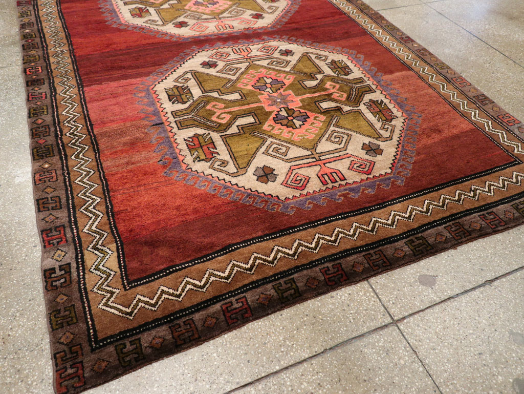 Vintage Turkish Anatolian Accent Rug, No.31047 - Galerie Shabab