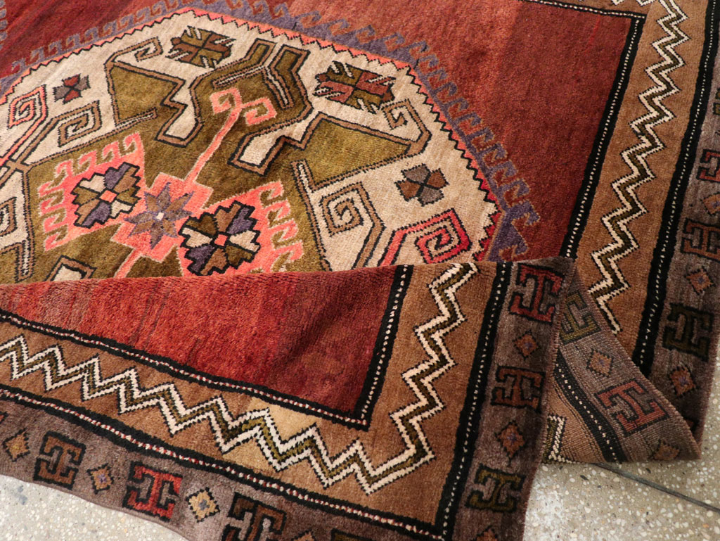 Vintage Turkish Anatolian Accent Rug, No.31047 - Galerie Shabab