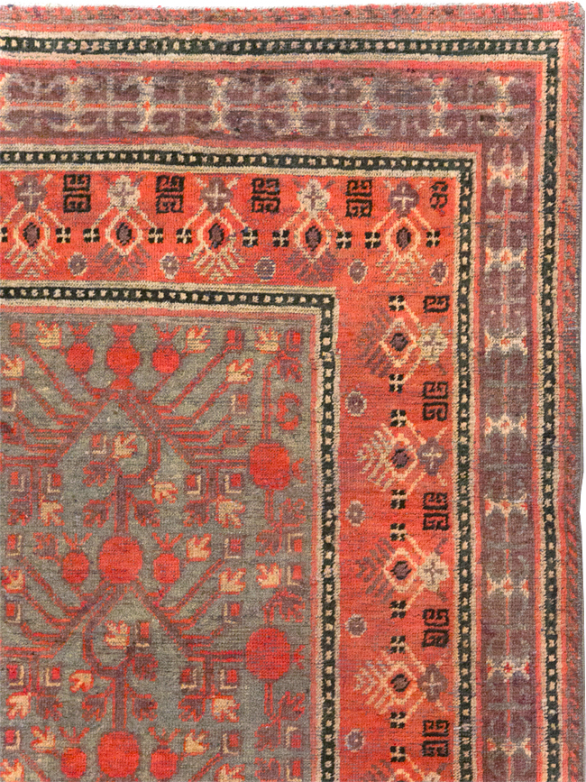 Antique Khotan Gallery Carpet, No.31050 - Galerie Shabab