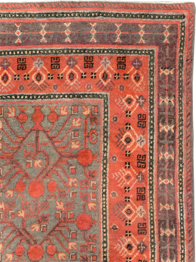 Antique Khotan Gallery Carpet, No.31050 - Galerie Shabab