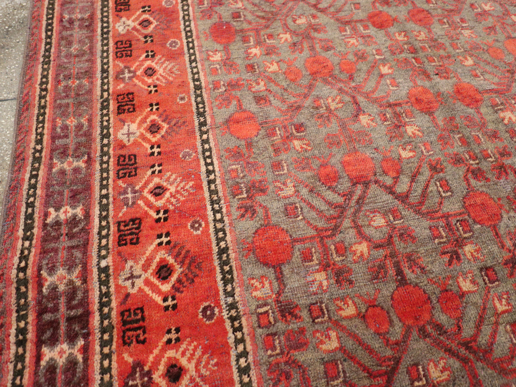 Antique Khotan Gallery Carpet, No.31050 - Galerie Shabab