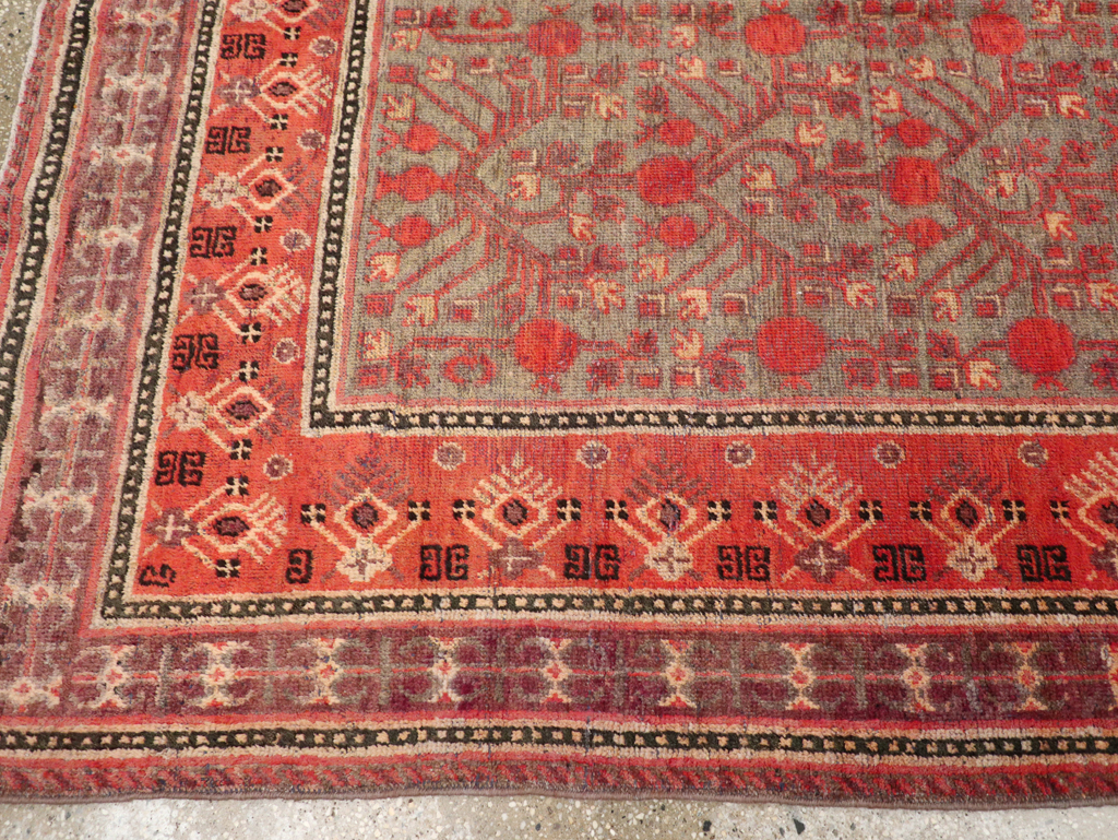 Antique Khotan Gallery Carpet, No.31050 - Galerie Shabab