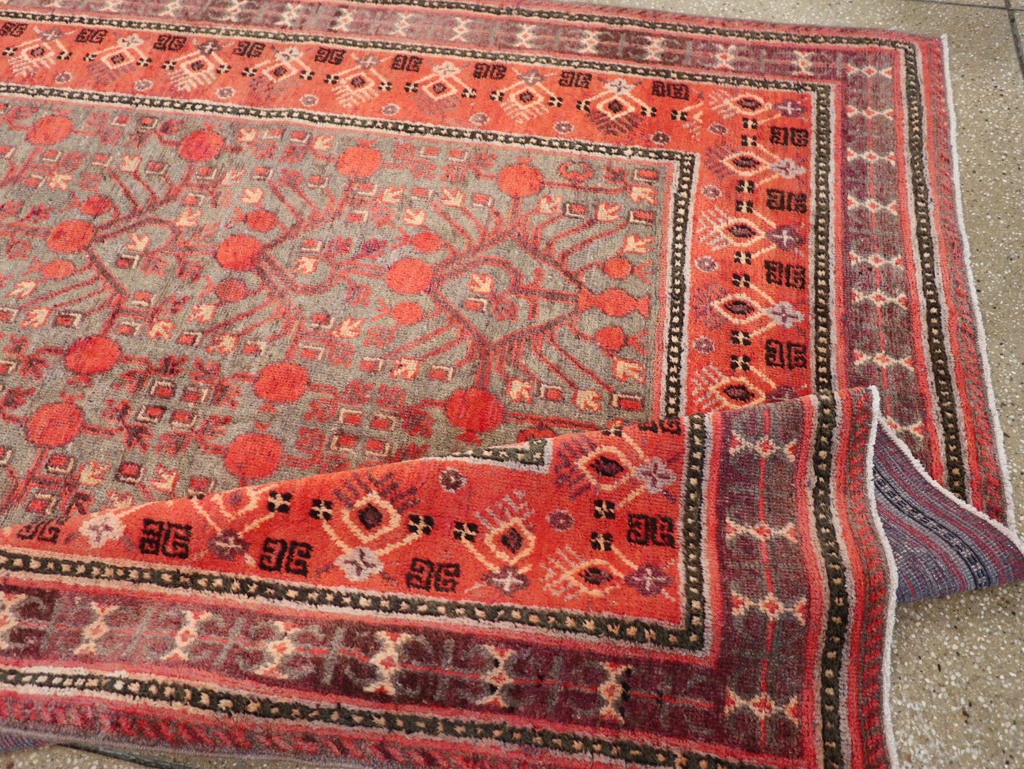 Antique Khotan Gallery Carpet, No.31050 - Galerie Shabab