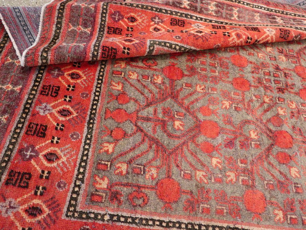 Antique Khotan Gallery Carpet, No.31050 - Galerie Shabab