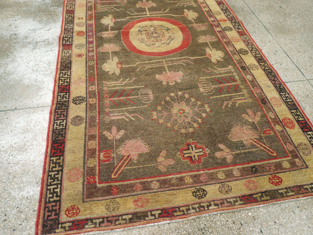 Antique East Turkestan Khotan Gallery Rug, No.31051 - Galerie Shabab