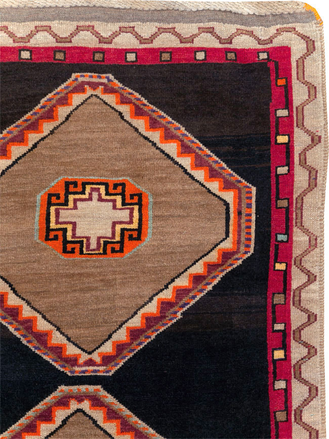 Vintage Turkish Anatolian Gallery Carpet, No.31054 - Galerie Shabab
