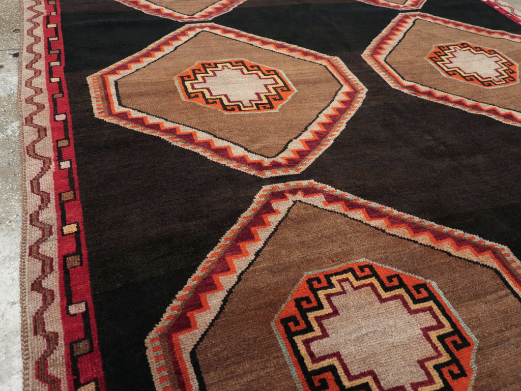 Vintage Turkish Anatolian Gallery Carpet, No.31054 - Galerie Shabab