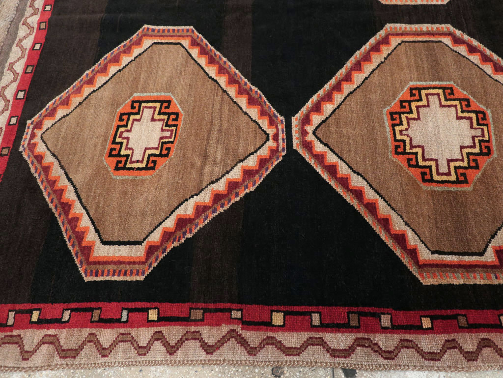 Vintage Turkish Anatolian Gallery Carpet, No.31054 - Galerie Shabab