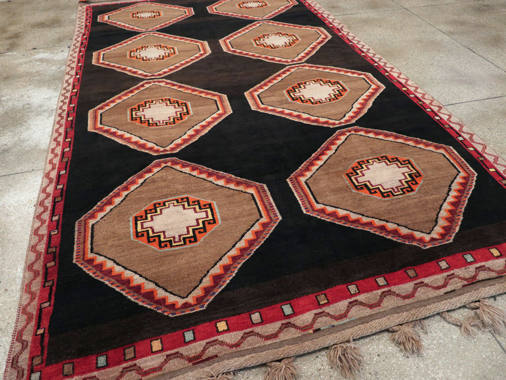 Vintage Turkish Anatolian Gallery Carpet, No.31054 - Galerie Shabab