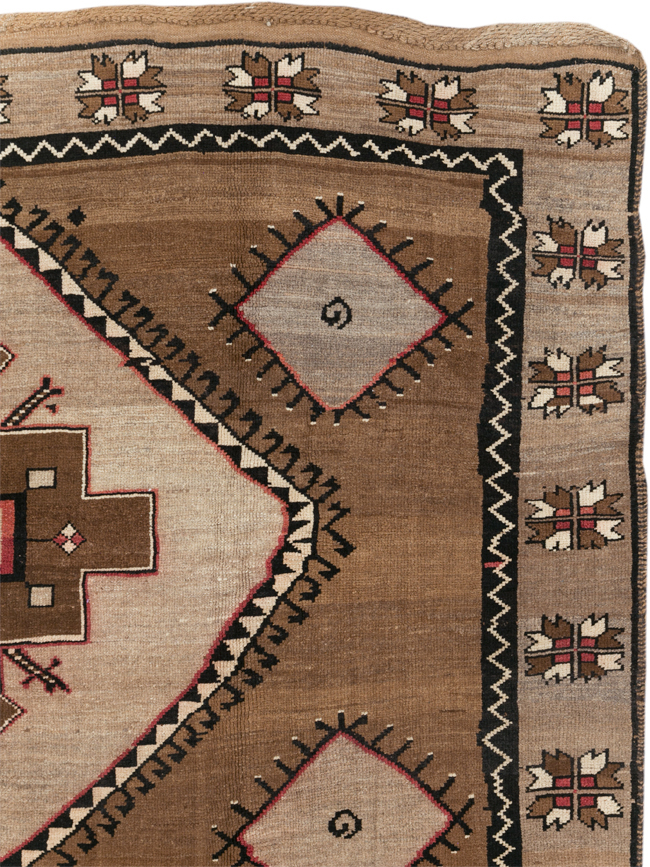 Vintage Turkish Anatolian Tribal Room Size Carpet, No.31055 - Galerie Shabab