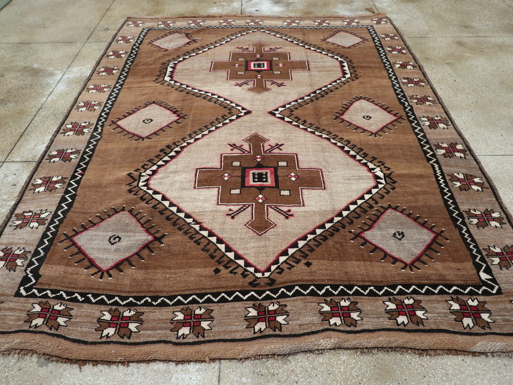 Vintage Turkish Anatolian Tribal Room Size Carpet, No.31055 - Galerie Shabab