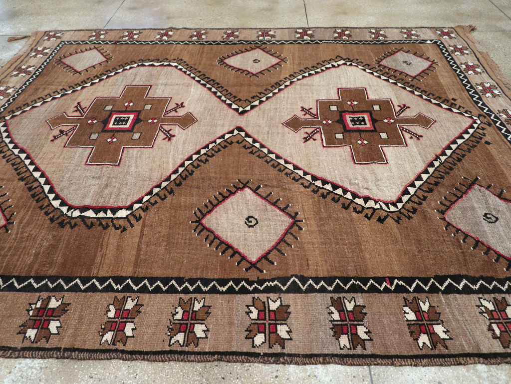 Vintage Turkish Anatolian Tribal Room Size Carpet, No.31055 - Galerie Shabab