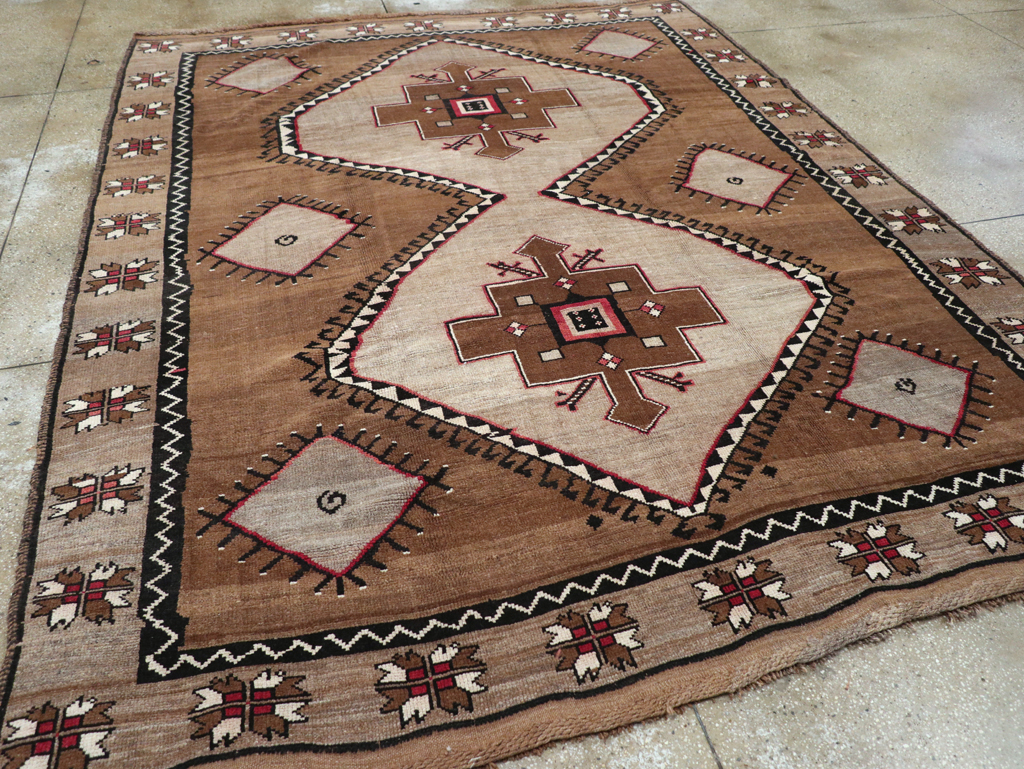 Vintage Turkish Anatolian Tribal Room Size Carpet, No.31055 - Galerie Shabab