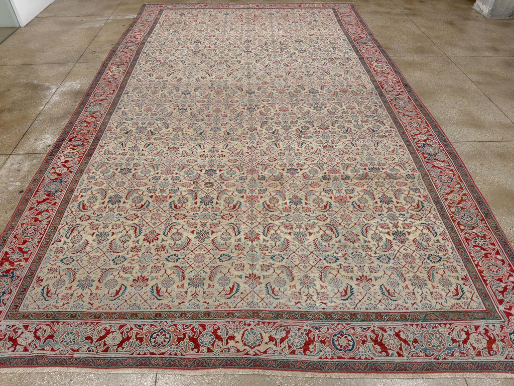 Antique Persian Heriz Large Carpet, No.31057 - Galerie Shabab