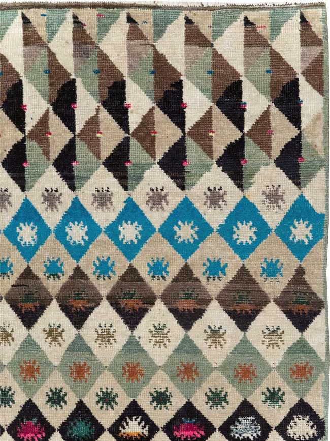 Vintage Turkish Anatolian Small Room Size Rug, No.31058 - Galerie Shabab