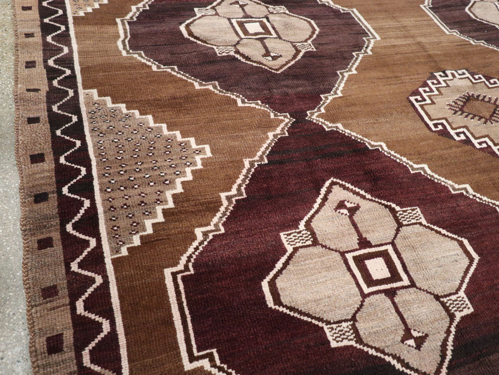 Vintage Turkish Anatolian Room Size Carpet, No.31062 - Galerie Shabab