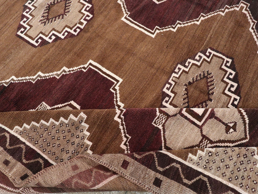 Vintage Turkish Anatolian Room Size Carpet, No.31062 - Galerie Shabab