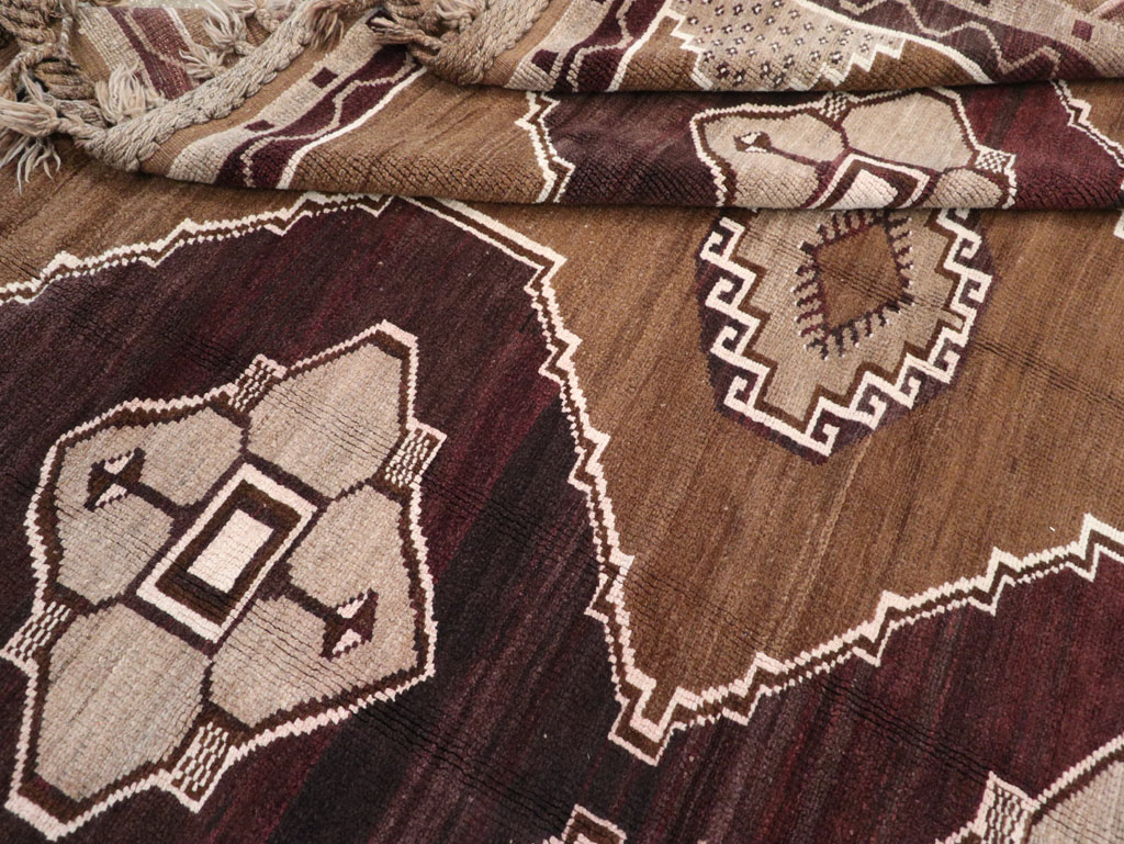 Vintage Turkish Anatolian Room Size Carpet, No.31062 - Galerie Shabab