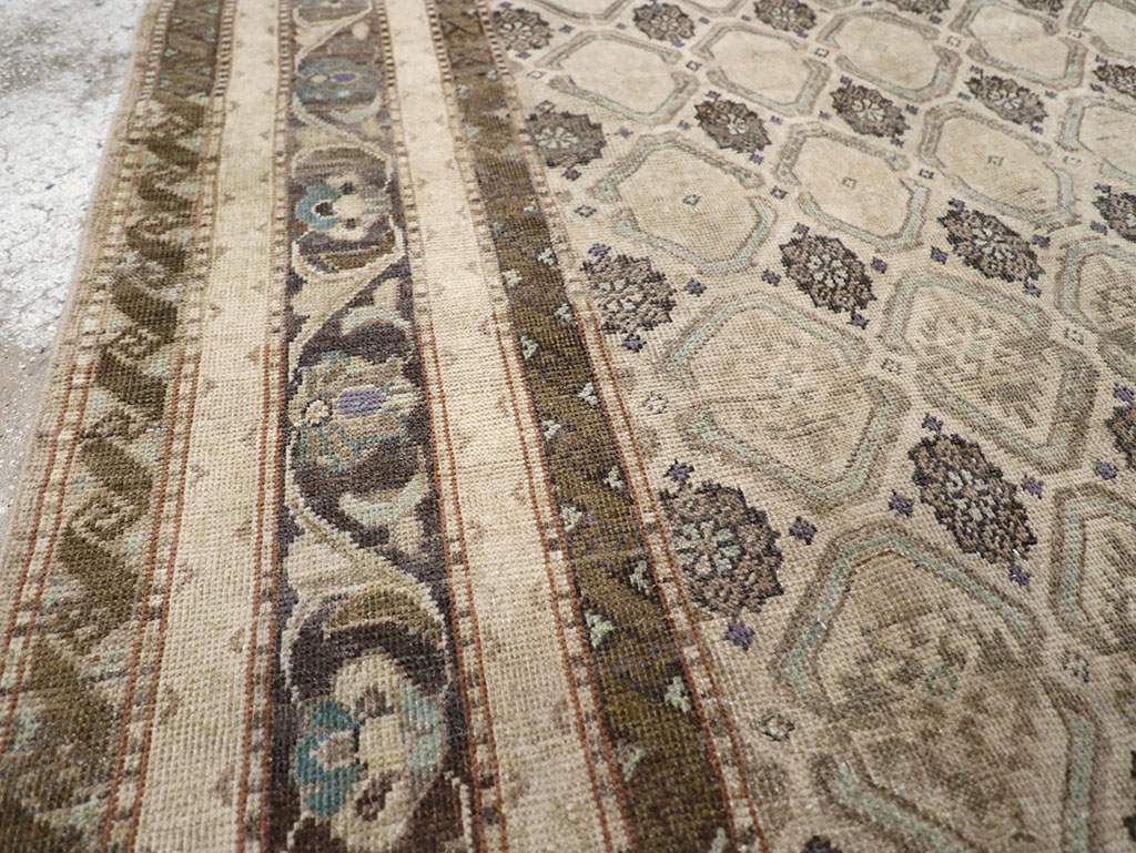 Vintage Persian Mahal Gallery Rug, No.31070 - Galerie Shabab