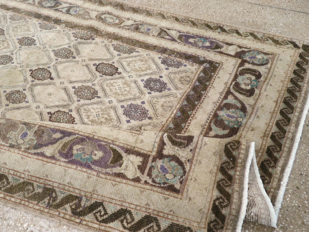 Vintage Persian Mahal Gallery Rug, No.31070 - Galerie Shabab