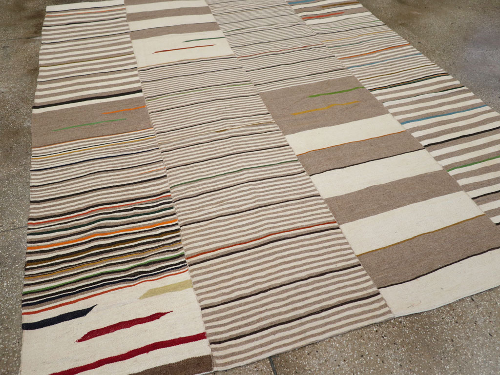 Contemporary Turkish Flatweave Kilim Small Room Size Carpet, No.31071 - Galerie Shabab