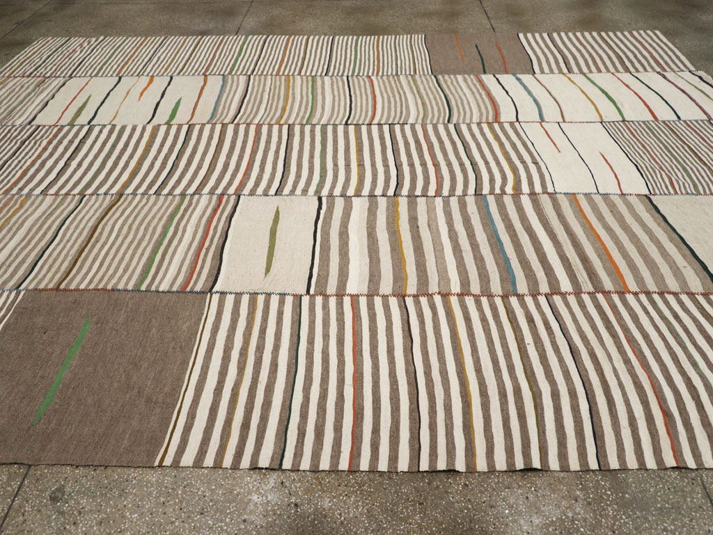 Contemporary Turkish Flatweave Kilim Room Size Carpet, No.31072 - Galerie Shabab