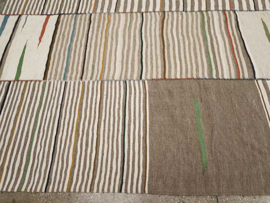 Contemporary Turkish Flatweave Kilim Room Size Carpet, No.31072 - Galerie Shabab