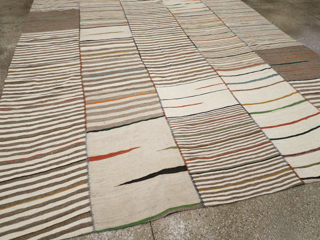 Contemporary Turkish Flatweave Kilim Room Size Carpet, No.31072 - Galerie Shabab