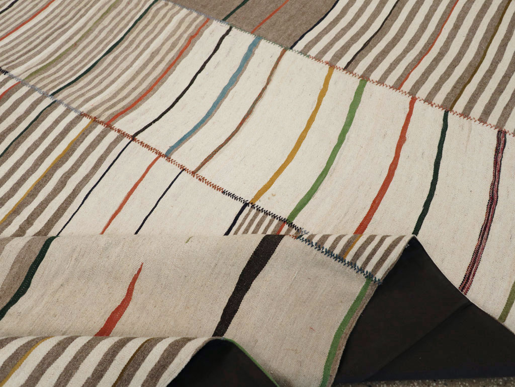 Contemporary Turkish Flatweave Kilim Room Size Carpet, No.31072 - Galerie Shabab