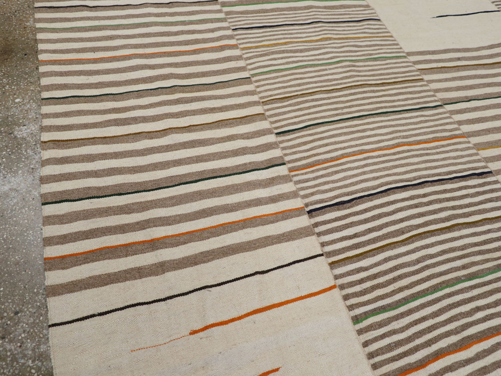 Contemporary Turkish Flatweave Kilim Small Room Size Carpet, No.31073 - Galerie Shabab