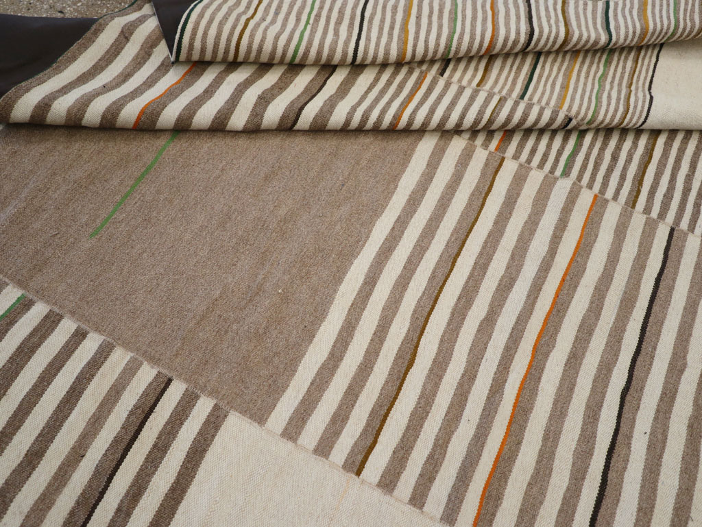 Contemporary Turkish Flatweave Kilim Small Room Size Carpet, No.31073 - Galerie Shabab