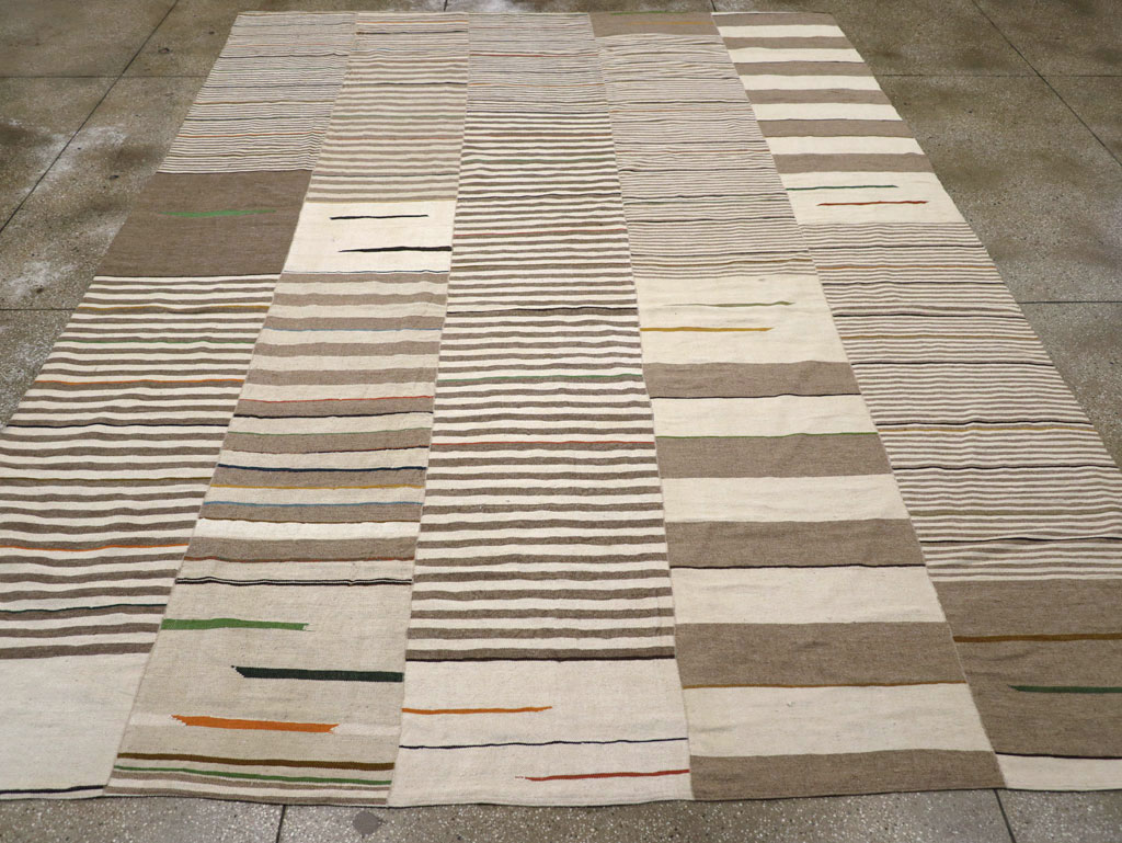 Contemporary Turkish Flatweave Kilim Room Size Carpet, No.31075 - Galerie Shabab