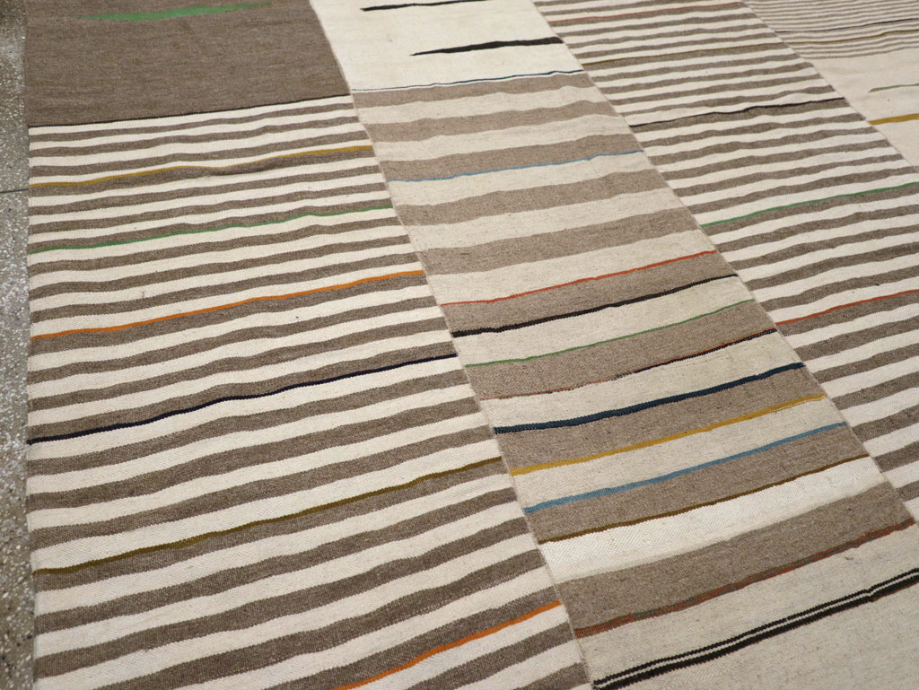 Contemporary Turkish Flatweave Kilim Room Size Carpet, No.31075 - Galerie Shabab